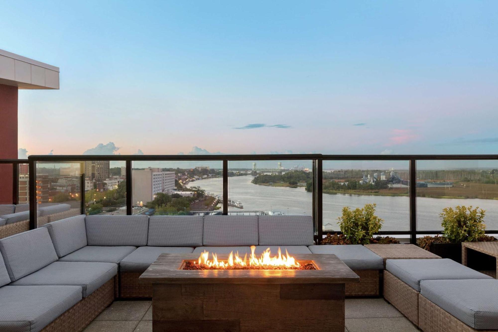 Embassy Suites By Hilton Wilmington Riverfront Esterno foto